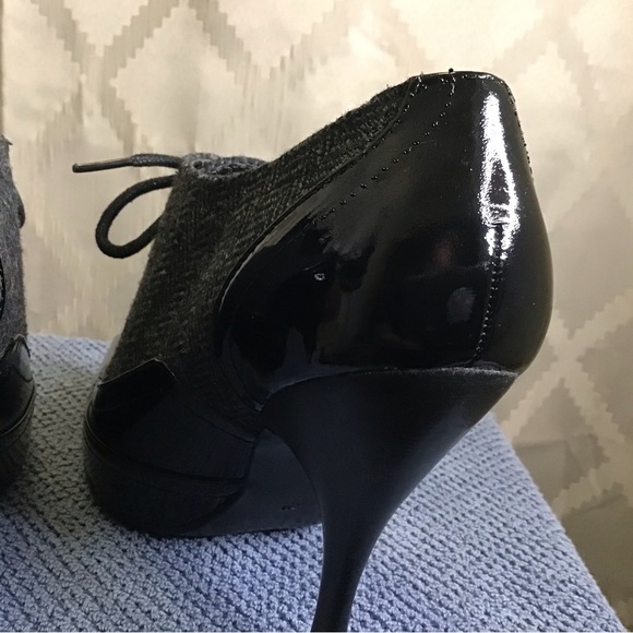 Guess Briclyn Pointed Toe Wingtip Lace Up Heels - Picture 4 of 16